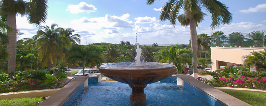 The Fountain at the Entrance of the solaris Resort in Cancun