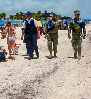 La Marina recorriendo las playas de Cancun