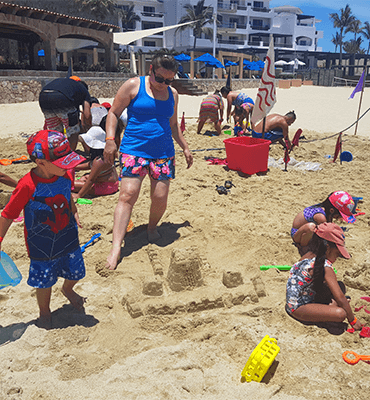 Haciendo Castillos de Arena en Los Cabos