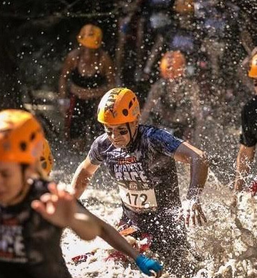 Corredores en la carrera Bravest Race de Cancún