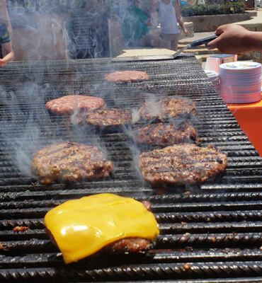 Hamburgesas preparadas por el Dia del Padre en Los Cabos