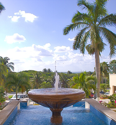 La Fuente frente al Hotel Solaris de Cancun